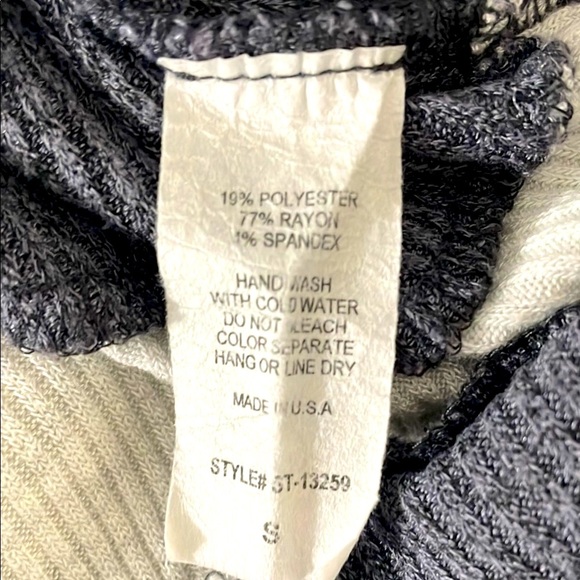 Papillon Gray & White Ribbed Long Sleeve Top, Soft Relaxed Fit Size S - Picture 7 of 7